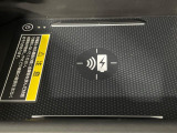 【置くだけ充電】携帯を置くだけで充電可能な便利な機能付きです!