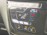 【オートエアコン】一度お好みの温度に設定すれば、車内の温度を検知し風量や温度を自動で調整。暑い&hellip;寒い&hellip;と何度もスイッチ操作をする必要はありません。快適な車内空間には必須の機能ですね♪
