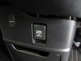 【POWEROUTLET】12V電源ソケットを設置しております。周辺機器の充電にご利用頂けます。