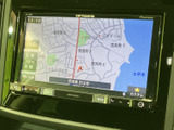 高精細な地図表示で、目的地まで迷わず到着。スムーズなルート案内が、遠出をより快適にしてくれます。見やすさが魅力です。