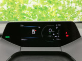 視認性の高いメーター類は、運転に必要な情報を分かりやすく伝えます。洗練されたデザインで、印象的な空間を演出します。