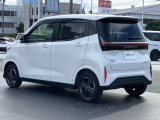 車線逸脱警報、車両が車線をはみ出す可能性がある場合に警報音と警告表示でドライバーに知らせてくれます。
