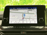 高精細な地図表示で、目的地まで安心。渋滞情報もリアルタイムで確認でき、最適なルートを提案してくれます。