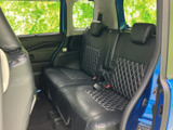 運転席からの視界は広く、運転操作もスムーズに行えます。快適なドライビングをサポートする機能的な空間です。安心感のある運転環境です。