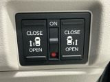 【両側パワースライドドア】両側がパワースライドドアになっており、運転席のスイッチやスマートキーでも開閉が可能です!開口部も広いので乗り降りも楽々♪