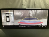 狭い場所での駐車やすれ違いなどでより的確な運転操作に役立つ360&deg;ビューモニターが装備されています。