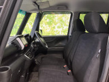 運転しやすい視認性と、操作しやすいレイアウトが魅力。快適なドライブをサポートする、機能的な空間です。