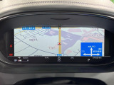 未来のコックピットのような運転席!ハンドルの奥の高画質画面は、スマホのように着せ替えできます。スピードメーターだけではなくナビの地図を画面いっぱいに映せるため、目線を外さず安全に運転できます。