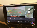 【パノラミックビュー&バックビュー】駐車時の安全確認をする為に車両上方からの映像と後方カメラからのを同時に表示しバックガイドも付いているのでバックの苦手な方でも安心して運転出来ますよ。