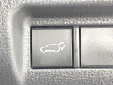 【パワーバックドア】スマートキーや運転席のボタンを押すだけでリアゲートが自動で開閉します!荷物を持っている時や、高い位置にあるバックドアを閉める際に便利な機能です♪