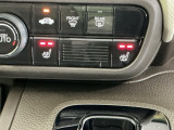 運転席/助手席シートヒーターで寒い日もすぐに温かくなり快適に過ごせます。2段階の温度調整が可能です