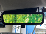 【デジタルインナーミラー】後席の大きな荷物や同乗者で後方が確認しづらい時でも安心!カメラが撮影した車両後方の映像をルームミラー内に表示。クリアな視界で状況の確認が可能です!