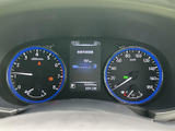 視認性の高いメーターで、運転に必要な情報を的確に把握できます。運転状況をいつでも確認でき、安全運転をサポートします。