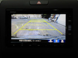 バックカメラの画像です。ガイドラインがスムースな車庫入れをサポートいたします!車庫入れの安心感がアップしますね☆
