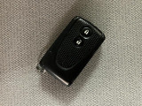 スマートキーを装備しています☆カギをカバンやポケットに入れて頂いた状態でドアロックの開閉やエンジンスタートをして頂けますよ!とても便利な装備です!