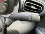 操作しやすい位置に配置されたウインカーレバー。スムーズな操作で、安全な車線変更をサポートします。