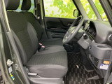 広々とした室内空間で、快適なドライブをサポート。運転席からの視界も良好で、運転に集中できます。