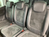 シートは適度な硬さによって長時間の運転でも疲れにくいと定評があります。国産車とは全く違った座り心地ですが、長年培われた欧州の椅子文化をご体感ください。