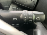 操作しやすい位置に配置されたウインカーレバー。スムーズな操作で、安全な車線変更をサポートします。