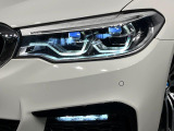 ●LEDヘッドライト:夜間走行時も良好な視界を確保し安心して運転できる高輝度LEDヘッドライトを装備!点灯速度が早く、消費電力も抑えられています。