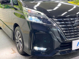 【LEDヘッドライト】悪天候や夜間走行時も良好な視界を確保し安心して運転できる高輝度LEDヘッドライトを装備!点灯速度が早く、消費電力も抑えられています。