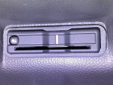 【ETC車載器】高速道路の料金所を、止まらずスムーズに通過。小銭を用意する手間も、窓を開けるわずらわしさもありません。遠出をグッと身近にしてくれる快適ドライブの必須アイテムです。