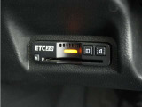 ◆ETC2.0装着◆進化したドライブ体験。料金収受システムだけだったETCが生まれ変わって、高速道路を賢く使うETC2.0に進化しました。多彩な情報サービスが便利で快適なドライブ体験を提供します。