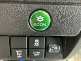 ECONスイッチ操作でエンジンやミッション、エアコンなどを総合的に制御、燃費をよくするようクルマが頑張ります。