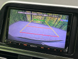 【バックカメラ】駐車時に後方がリアルタイム映像で確認できます。大型商業施設や立体駐車場での駐車時や、夜間のバック時に大活躍!運転スキルに関わらず、今や必須となった装備のひとつです!