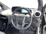 運転席まわりです。 各操作スイッチは使いやすい位置に配置されてます。