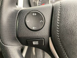 運転中、オーディオの操作をしてて、ハッとしたことはありませんか?ステアリングスイッチは、運転中でもハンドルでオーディオの操作が可能です。安全なドライブをサポートします。