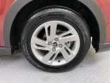 純正のアルミホイール装着。タイヤサイズは195/65R16
