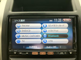 CDやBluetoothなど、多彩なソースに対応。お好みの音楽で快適なドライブを楽しめます。長距離移動も飽きさせない機能が充実しています。