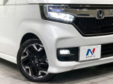【LEDヘッドライト】悪天候や夜間走行時も良好な視界を確保し安心して運転できる高輝度LEDヘッドライトを装備!点灯速度が早く、消費電力も抑えられています。