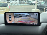 フロントカメラもございますので、狭い道でも安心して運転をしていただけます。