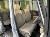乗降がしやすい運転席。高さが調節できて小柄な方でも運転しやすいポジションをとることができます。