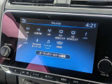 ナビゲーションディスプレイに表示されたオーディオソース選択画面です。Bluetooth、Android Auto、HDMI、USBなど多彩なメディアに対応しています。