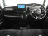 ◆インテリアパネル◆視界広々で非常に運転しやすくロングドライブでも疲れを感じさせないすっきりとまとまったインパネ周りです。