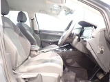 楽な姿勢で座ることが出来るので長時間の運転でも疲れにくいですし体もぶれにくいですよ。