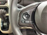 ステアリングにオーディオ操作スイッチが付いています。オーディオ画面に直接タッチしなくても操作が出来ますので、運転に集中できます。