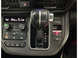 オートマチックシフトレバーは、手になじみ操作しやすい形状で安全運転にもつながります♪