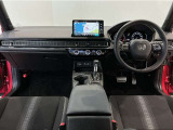 【前方視界】開放的な前方視界!運転がしやすく疲れにくいです♪窓が大きく、見通しがとっても良いおクルマですよ♪