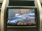 停車中には、テレビや映像をお楽しみいただけます。休憩時間や待ち時間に、リラックスした時間を過ごせるのが魅力です。