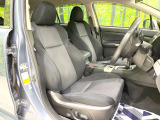 運転席まわりには十分なスペースがあり、大柄な方でもゆったり運転していただける環境です。