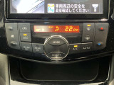 オートエアコン付きですので予め温度設定すれば後はセンサーが感知して設定温度を保ってくれますので快適なドライブが楽しめます。雨の日のガラスの曇りもなく安全な運転ができます。