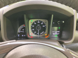 視認性の高いメーター類で、運転に必要な情報をしっかり把握。シンプルで分かりやすいデザインで、安全運転をサポートします。走行状況が一目で分かります。