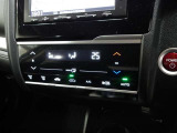 車内の温度管理に便利なオートエアコン☆