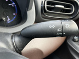 操作しやすいウインカーレバーで、安全な車線変更をサポート。オートリターン機能も搭載され、運転の負担を軽減します。