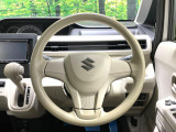 インテリアに合わせたデザインのステアリングは、運転される方のことも考え、運転しやすい形状、大きさです。是非一度、実際に触ってお確かめください。