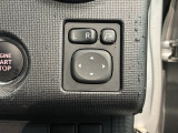 狭い駐車場で便利な電動格納ドアミラーが付いています。